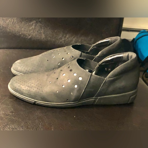 Sesto Meucci Womens Black Bain Perforated Flats Taupe Suede Slip On Shoee Sz 5 - Picture 1 of 13